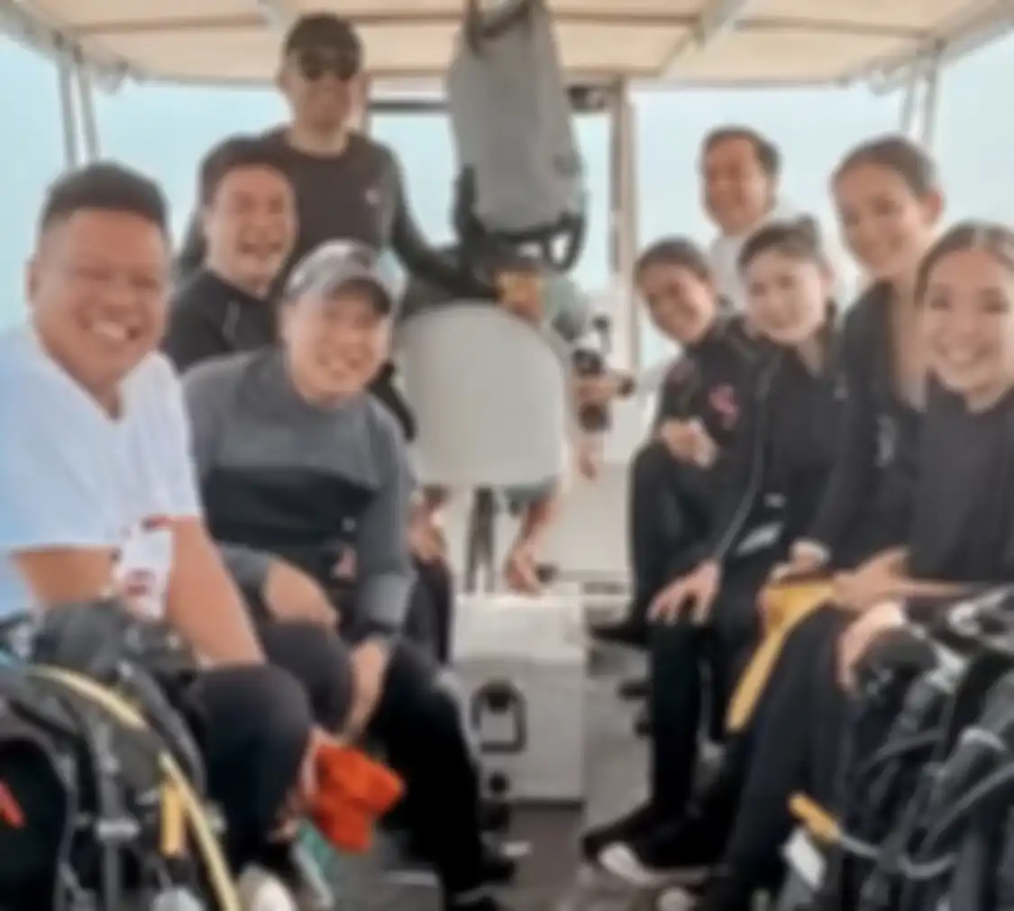 Gisel sengaja memilih trip diving ke Pulau Sangiang biarpun gagal dapat foto cantik. Ternyata dia masih bisa bersyukur bisa berjumpa satwa langka.