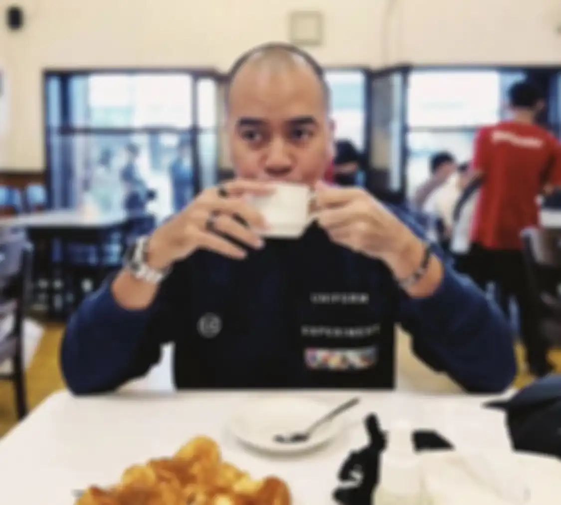 Warung Kopi Purnama wajib dikunjungi saat mencari sarapan enak di Bandung. Intip yuk foto aesthetic tempat wisata kuliner legendaris.
