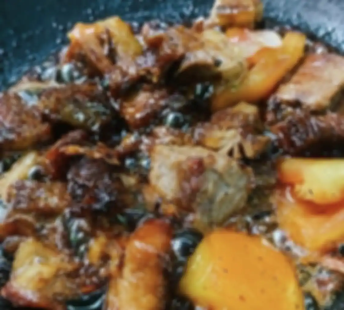 Inilah 5 tempat wisata kuliner di Bandung yang nggak bikin kantong jebol. Kita wajib cicipi saat liburan bersama pasangan.