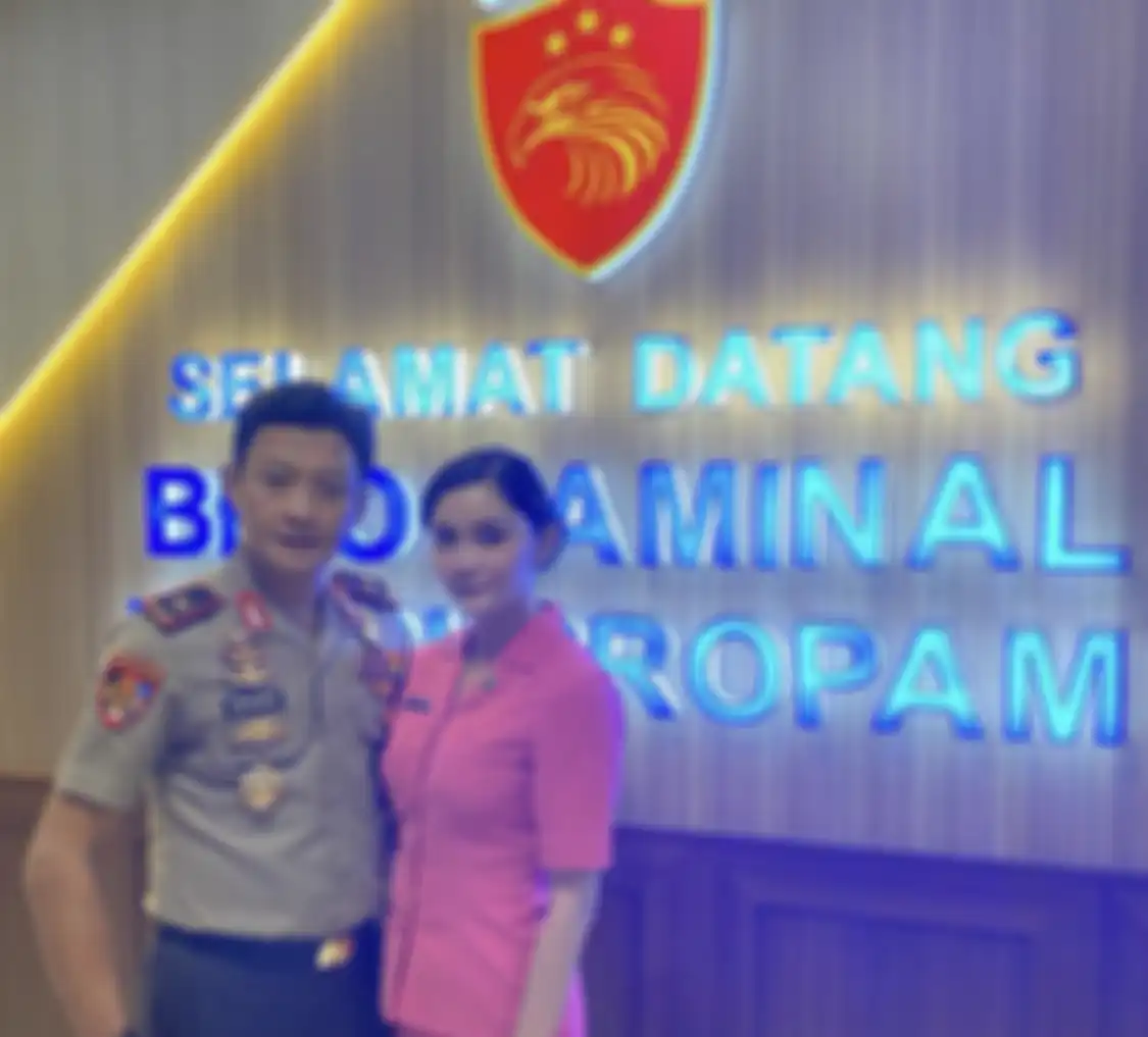 Brigjen Hendra Kurniawan punya peran begini saat urus CCTV kasus Ferdy Sambo. Curhat sang istri viral. Foto keluarganya sempat muncul.