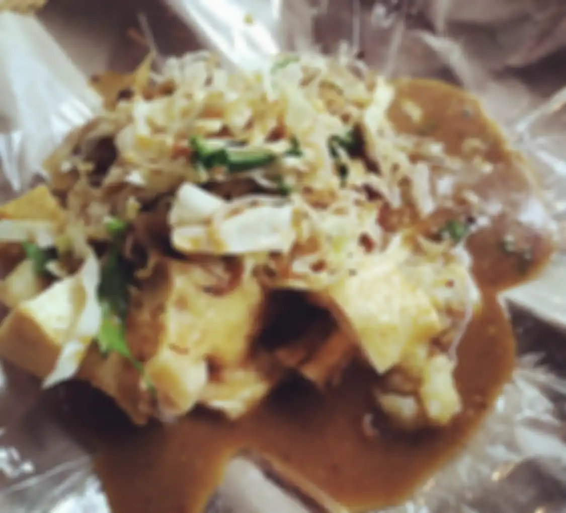 Cita rasa Tahu Pojok Magelang cocok untuk menjadi pilihan makan siang enak. Tempat wistaa kuliner ini begitu populer.