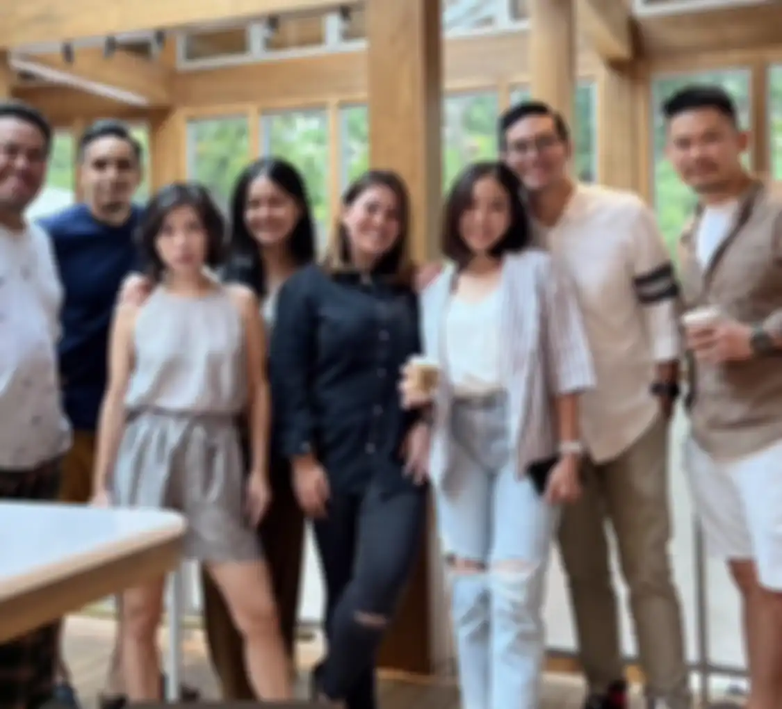 Hubungan Gisel dengan pacar baru Rino Soedarjo dicurigai netizen di jagat maya. Mereka berani foto dengan pose intim.