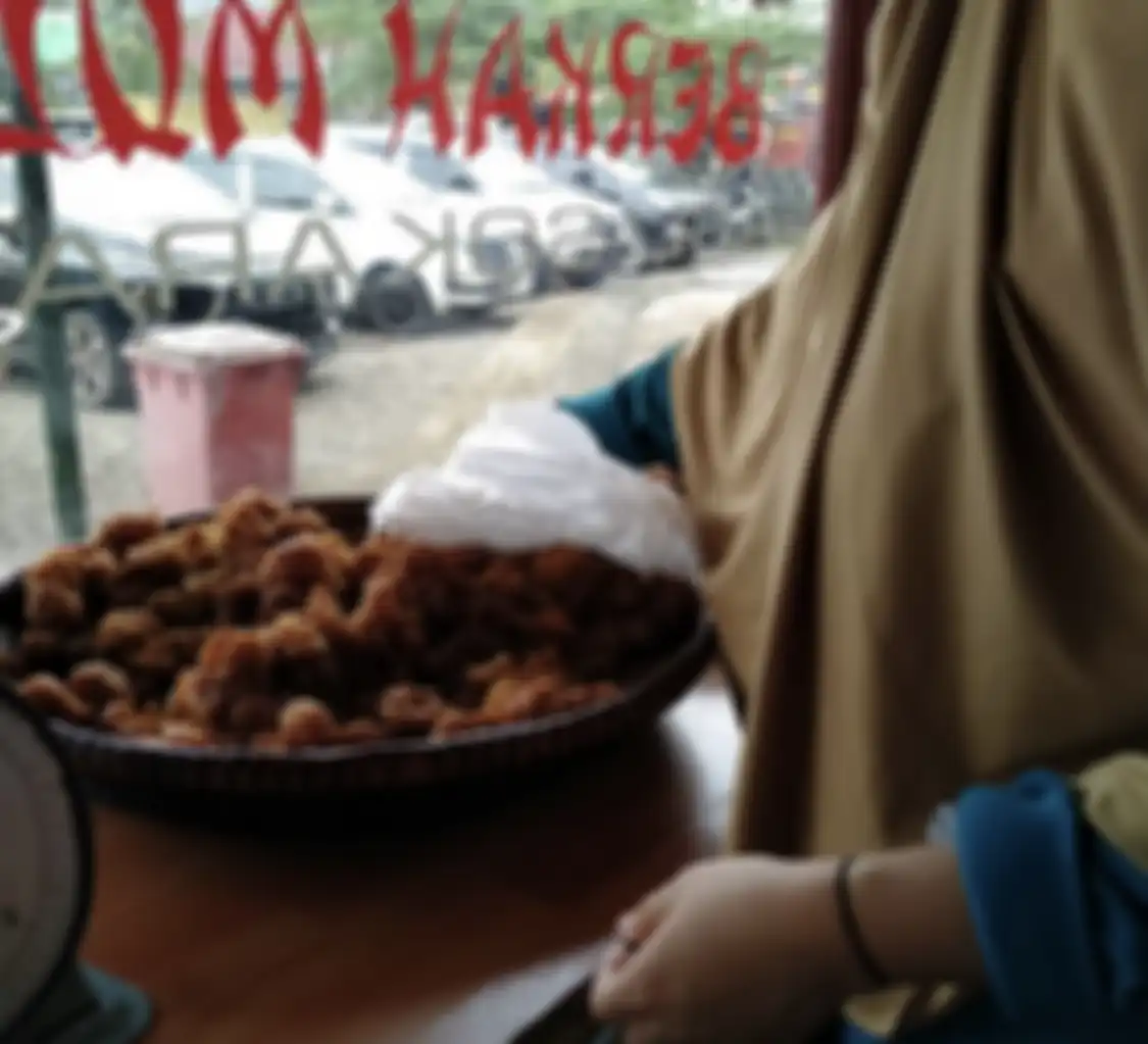 Getuk goreng, oleh-oleh khas Purwokerto.