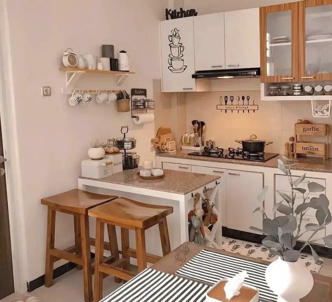 Desain dapur kecil bisa dirombak dengan cara berbeda agar bisa memiliki fungsi ruang yang lebih banyak. Foto hasilnya jadi referensi.
