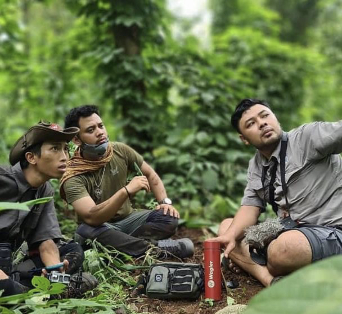 Begini deretan foto aksi Alprih Priyono pawang ular yang tewas digigit ular king cobra. Netizen sampai komentar begini.