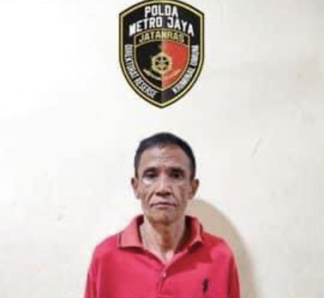 Wowon Erawan tersangka yang mengotaki pembunuhan keluarganya sendiri di Bekasi. Dia menjarah duit dari TKW.