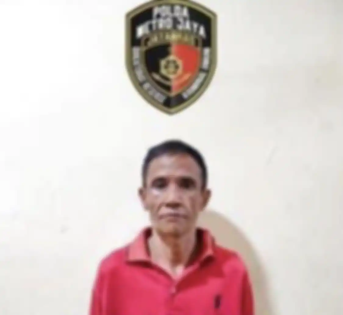 Wowon Erawan tersangka yang mengotaki pembunuhan keluarganya sendiri di Bekasi. Dia menjarah duit dari TKW.