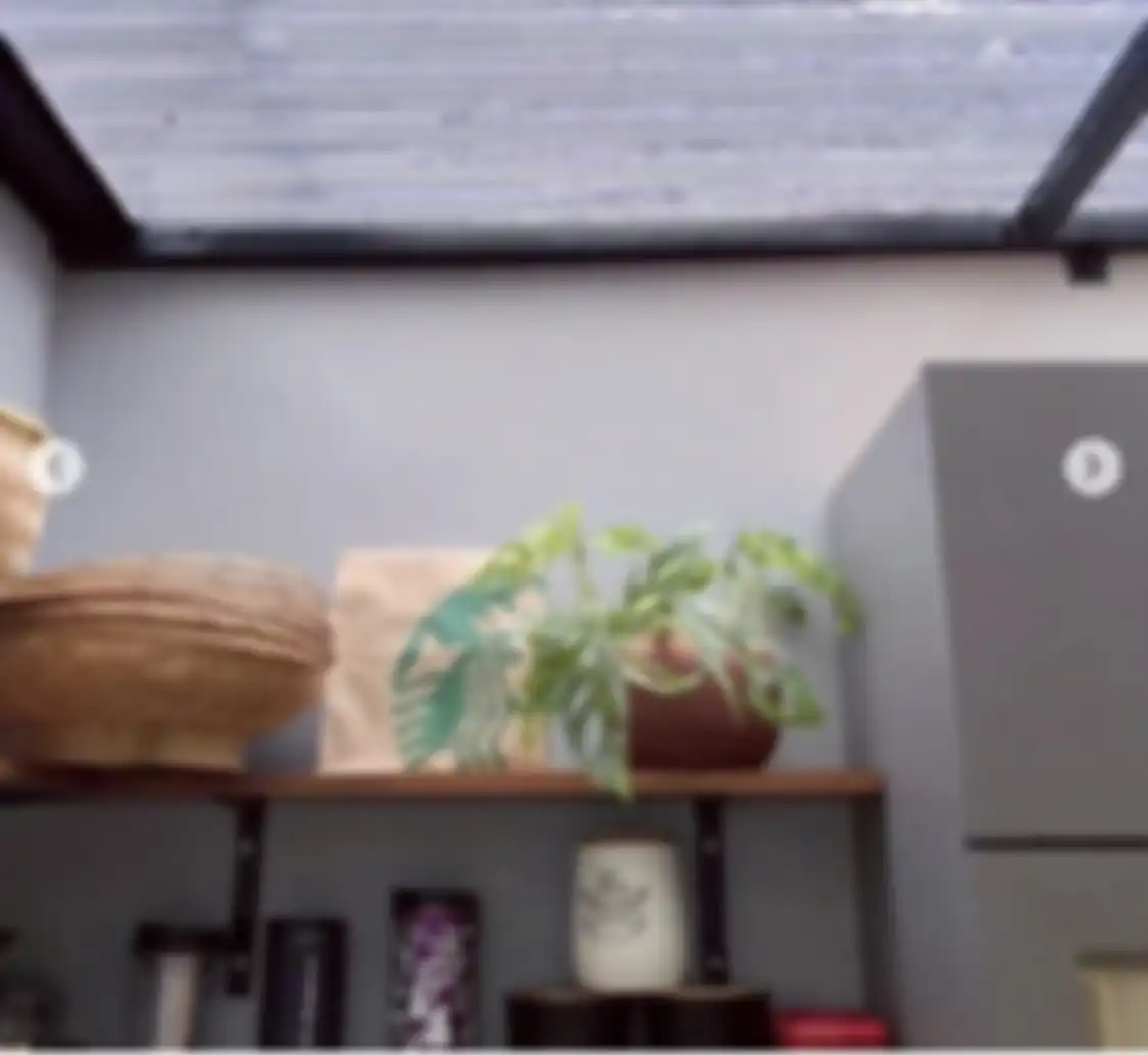 Desain atap dapur kecil sengaja dibuat dengan model begini agar bebas sumpek. Foto hasilnya jadi inspirasi. 
