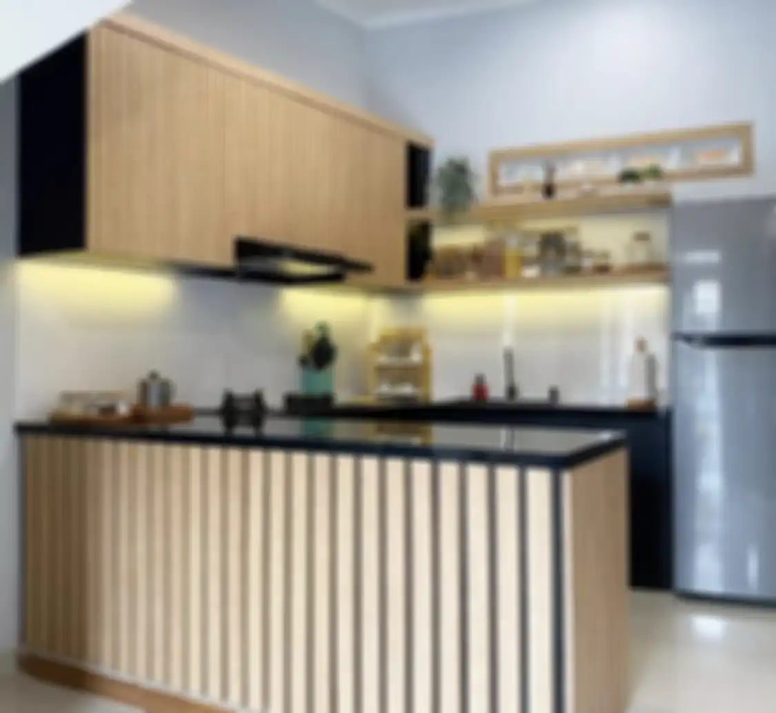 Buat pemilik rumah minimalis yang ingin permak kabinet dapur bisa memakai 3 cara murah ini. Foto hasilnya terlihat lebih segar.