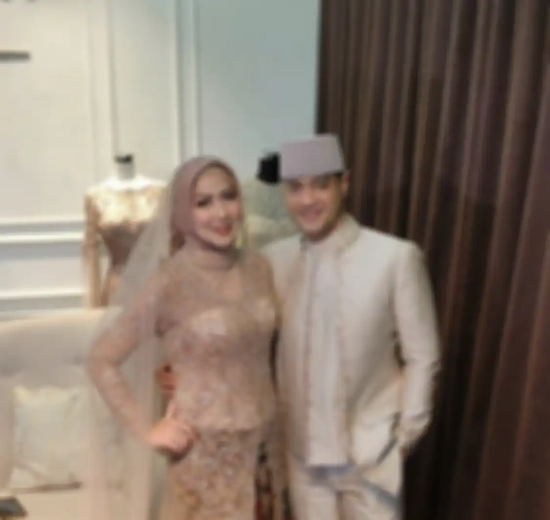 Banyak netizen berspekulasi terhadap Ferry Irawan lantaran dinilai tak memiliki pekerjaan. Mantan istrinya beri pernyataan menohok.