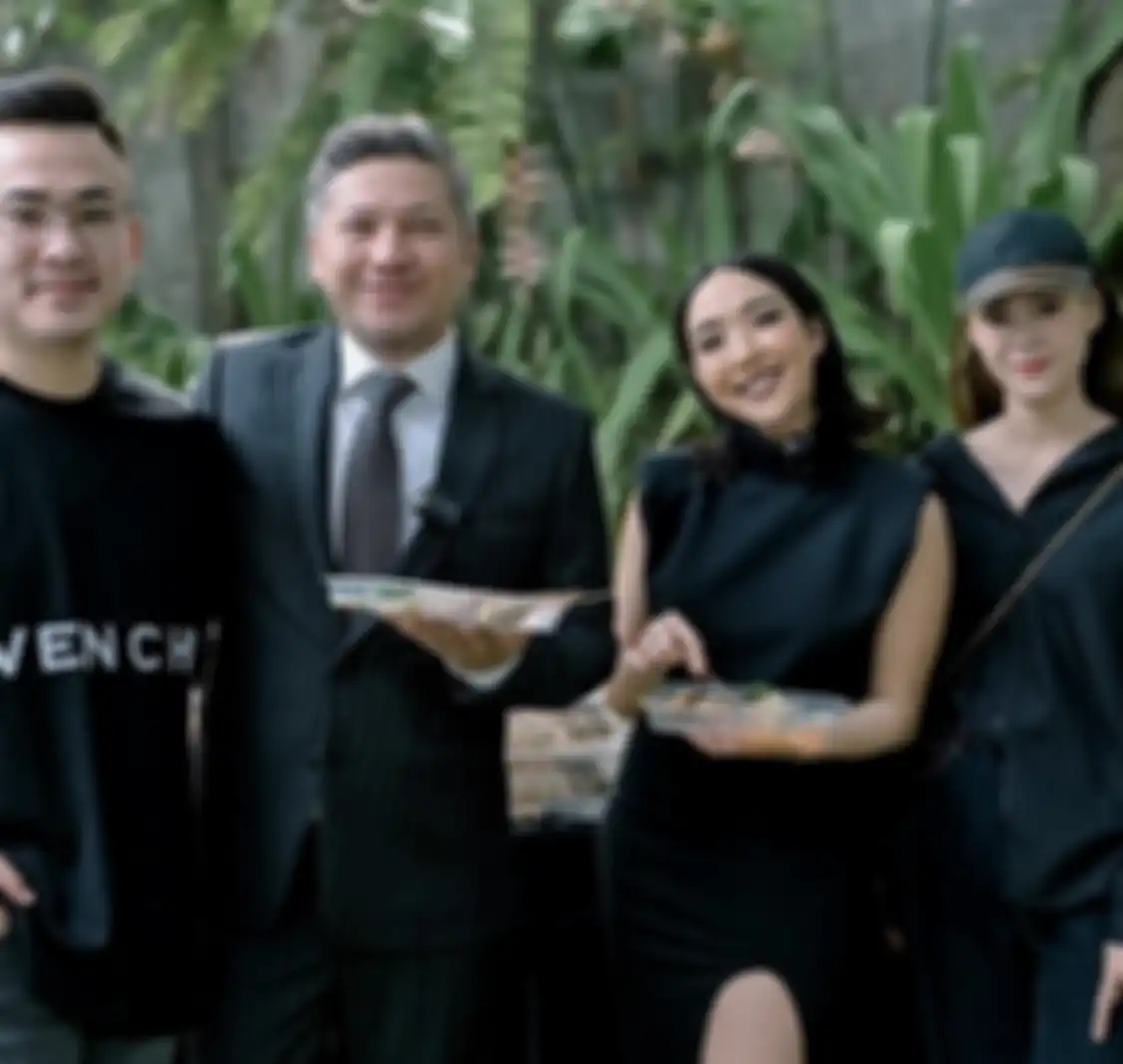 Gisella Anastasia bersama Gading Marten di sela acara ulamg tahun Gempi.
