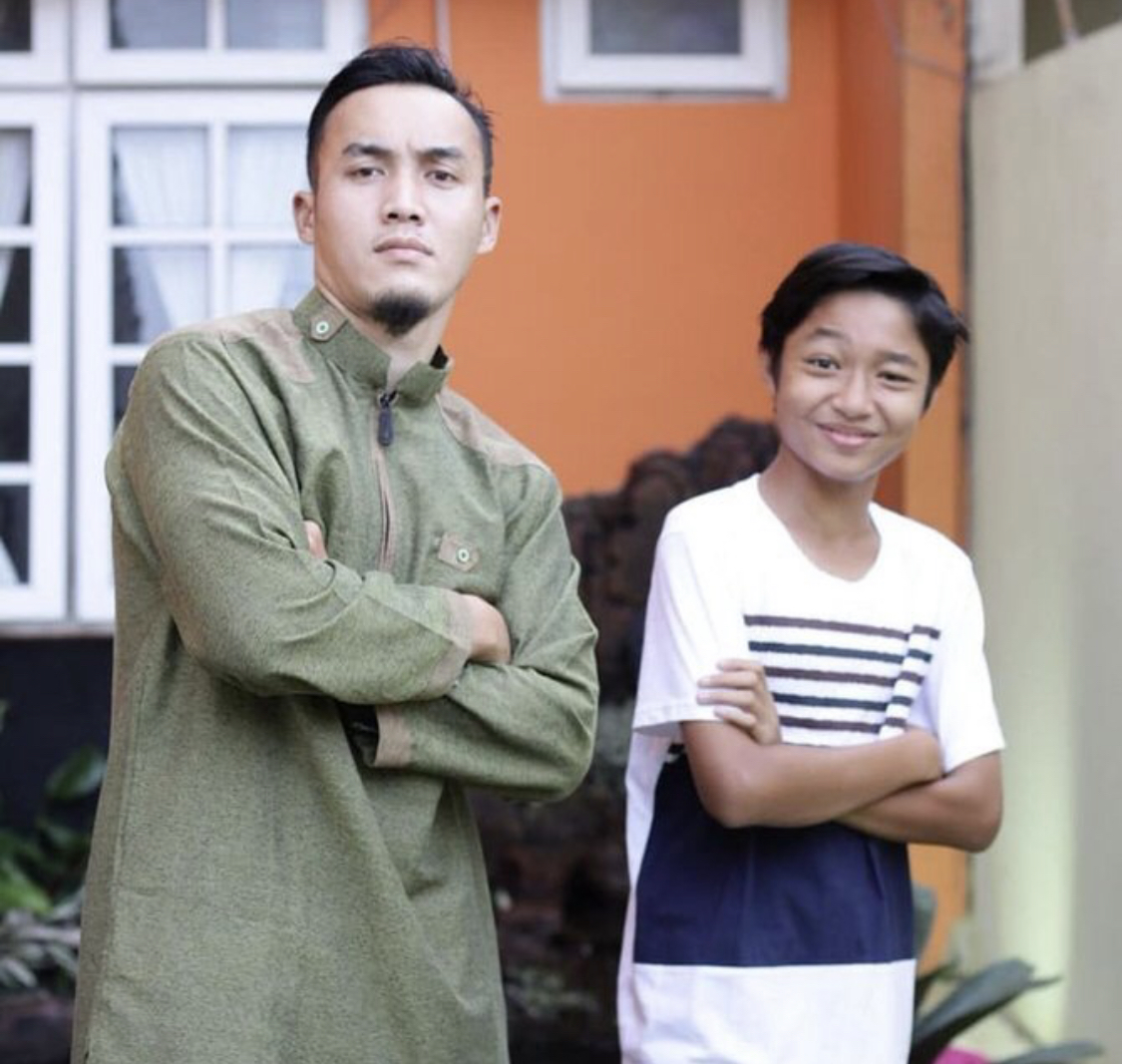 Gunawan Dwi Cahyo suami Okie Agustina mengungkapkan isi hati lewat foto bareng anak tirinya, Kiesha Alavro. 