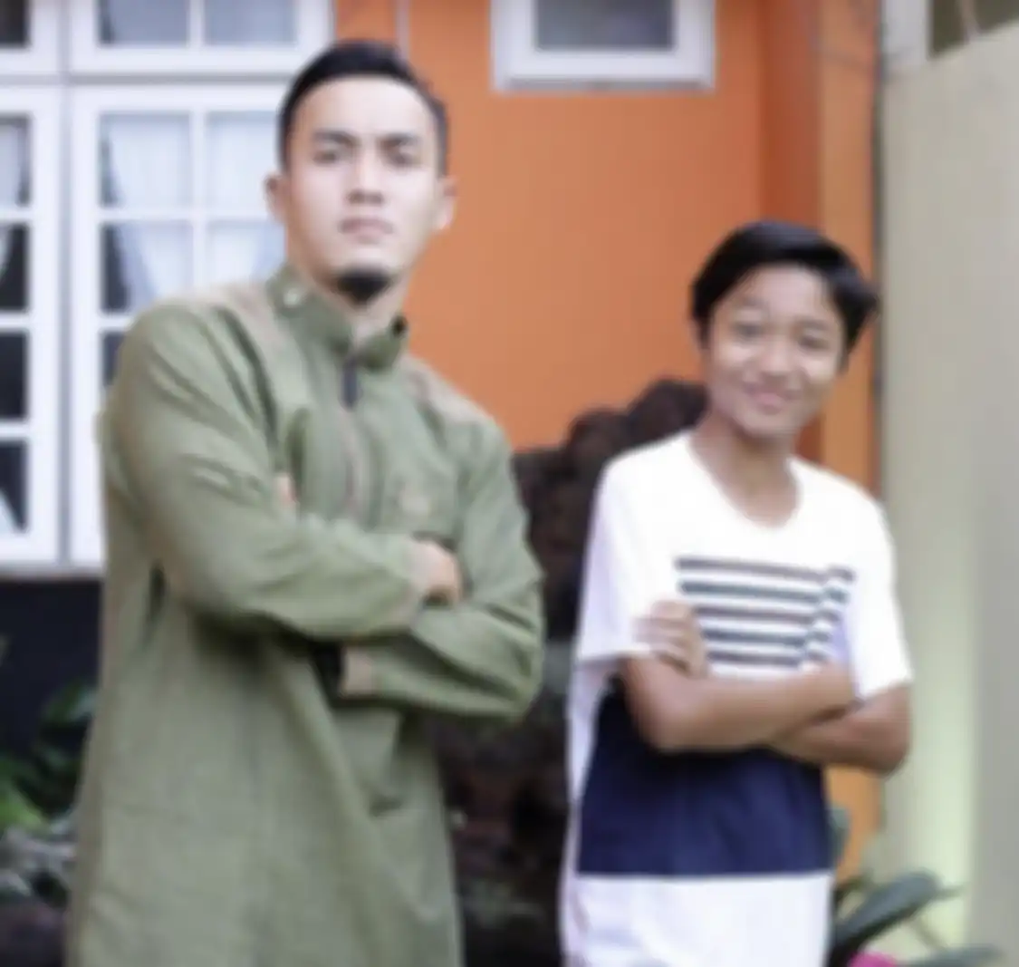 Gunawan Dwi Cahyo suami Okie Agustina mengungkapkan isi hati lewat foto bareng anak tirinya, Kiesha Alavro. 