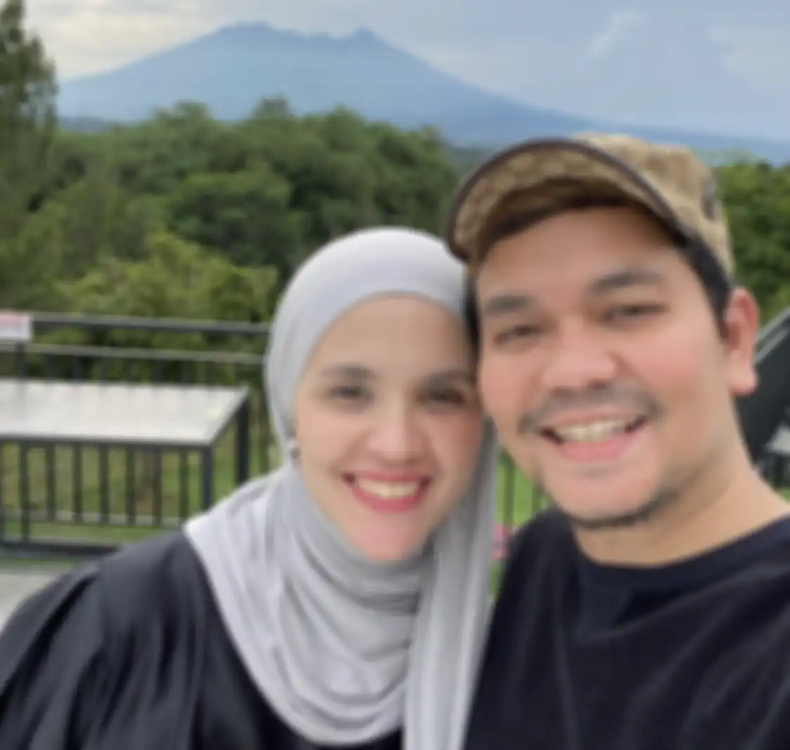 Alasan Indra Bekti buru-buru nikahi Aldilla Jelita sampai bikin Aurel Hermansyah baper. Foto kondisi sang presenter bikin mewek. 
