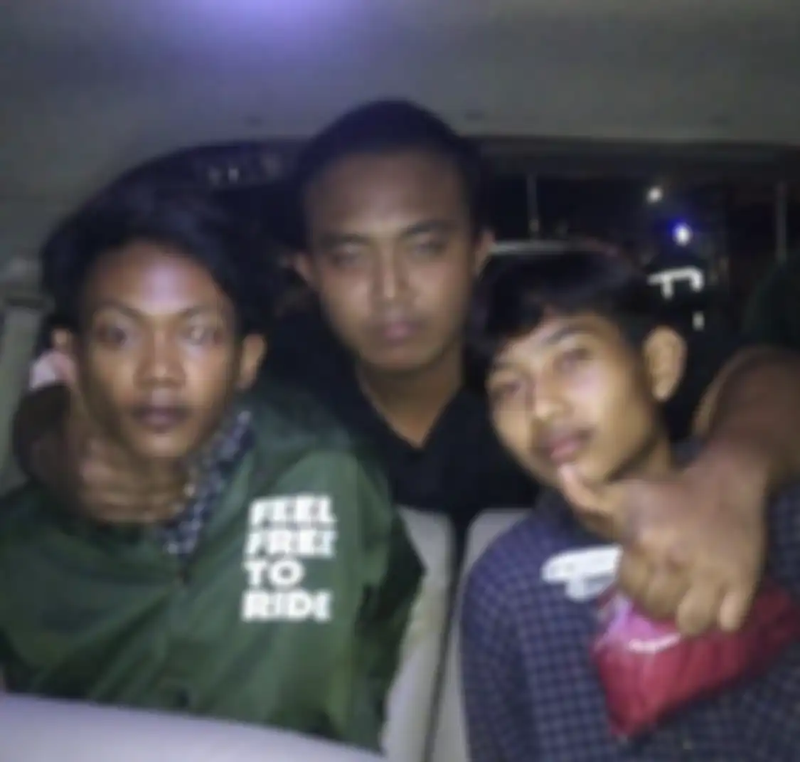 Dua pelaku pembunuhan bos ayam goreng yang berhasil ditangkap cepat oleh tim Polres Metro Bekasi.