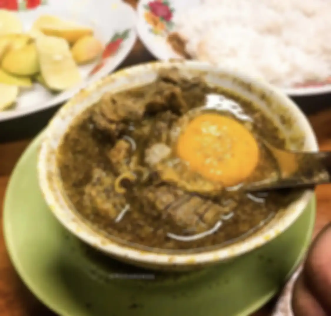 Jika mencari makan siang enak di Makassar Sulawesi Selatan, 8 tempat wisata kuliner ini tak boleh dilewatkan. Cek foto menunya.