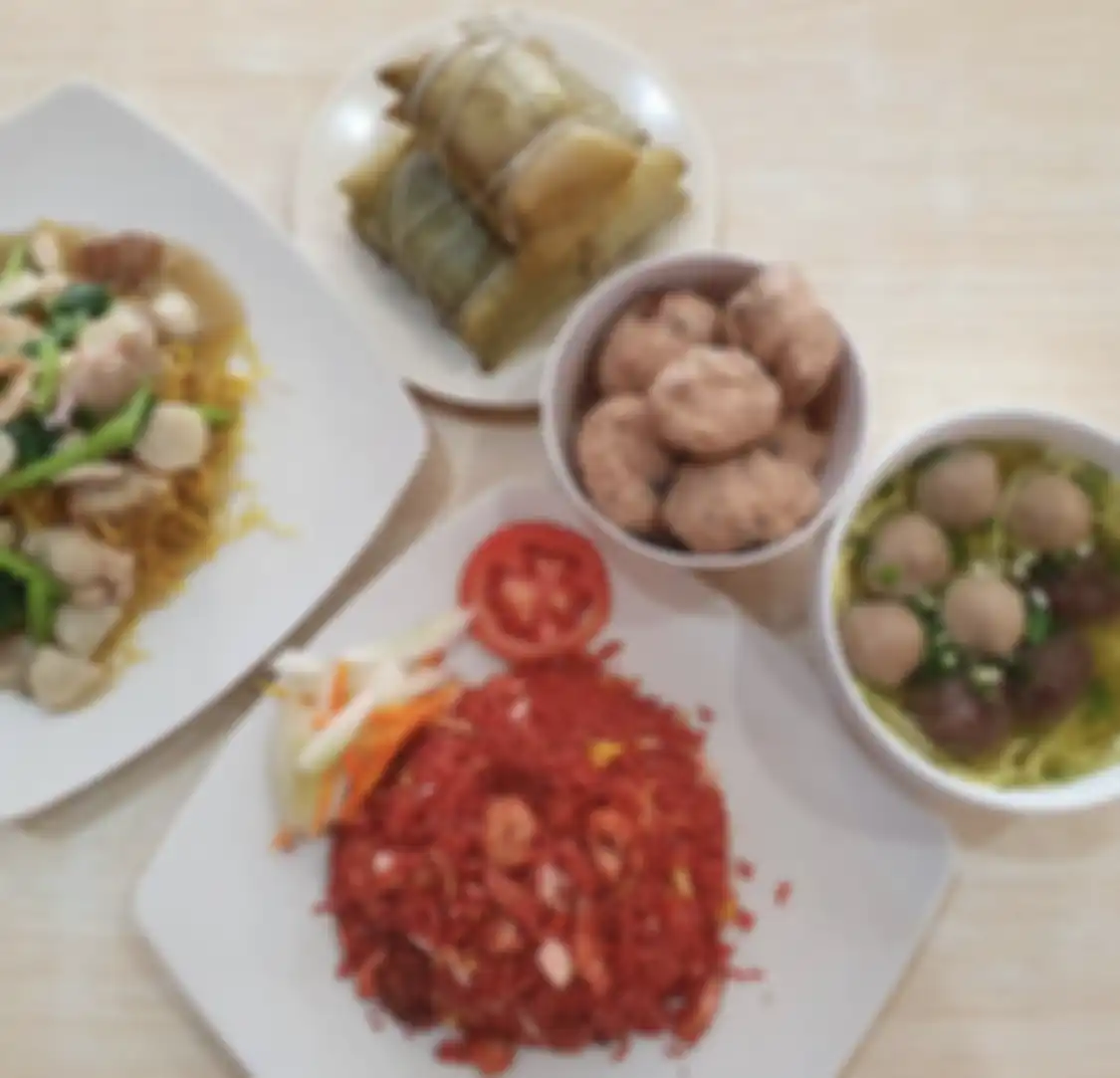Inilah 7 tempat wisata kuliner di Makassar bikin liburan makin seru. Cek foto menunya yang dijamin sajikan sarapan enak.