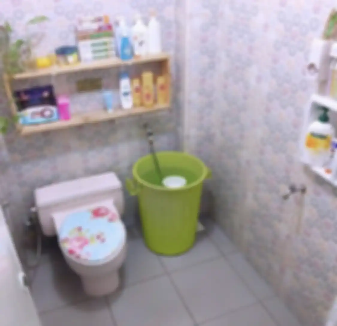 Desain kamar mandi kecil ini kian apik dengan trik begini. Wajah pemilik rumah subsidi berseri-seri. Tengok yuk 8 foto aplikasinya. 