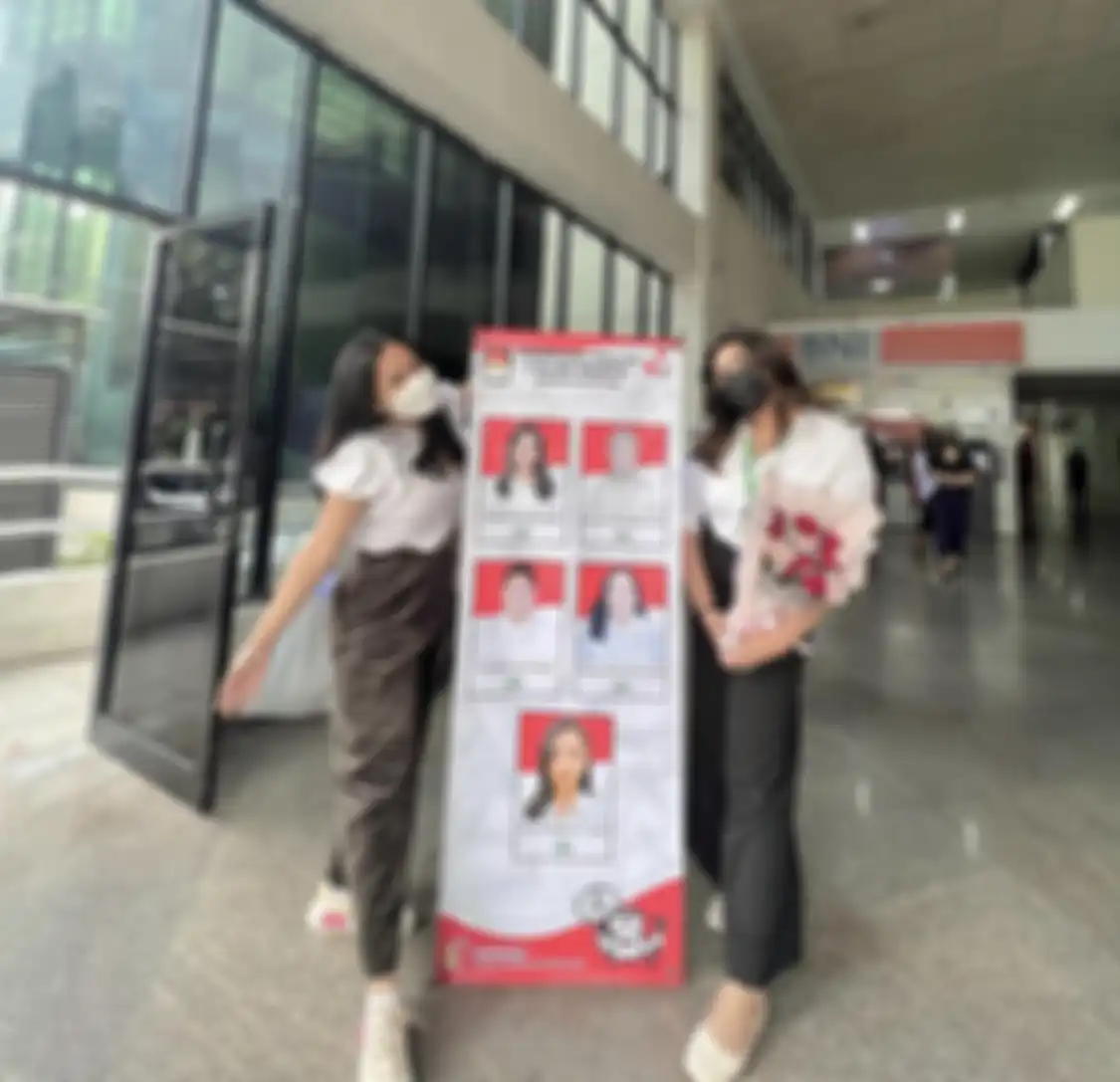 Trisha Eungelica anak sulung Ferdy Sambo dan Putri Candrawathi yang cuma ditemani sahabatnya saat lulus.