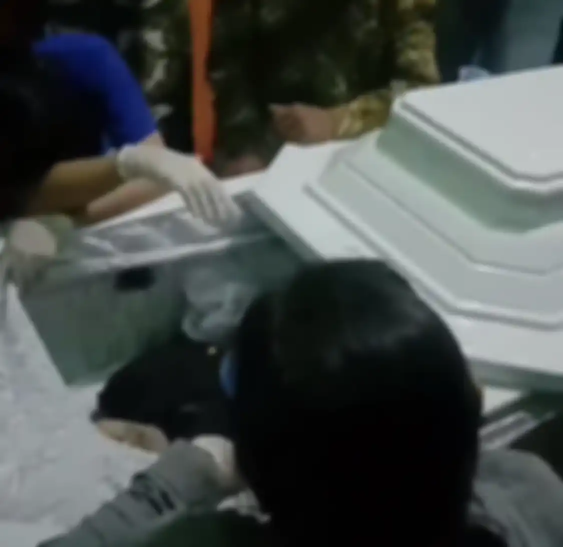 Ibunda Brigadir Yosua Rosti Simanjuntak menyesal menolak tawaran istri Kadiv Propam Polri. Keluarganya sebar foto luka sayatan almarhum.