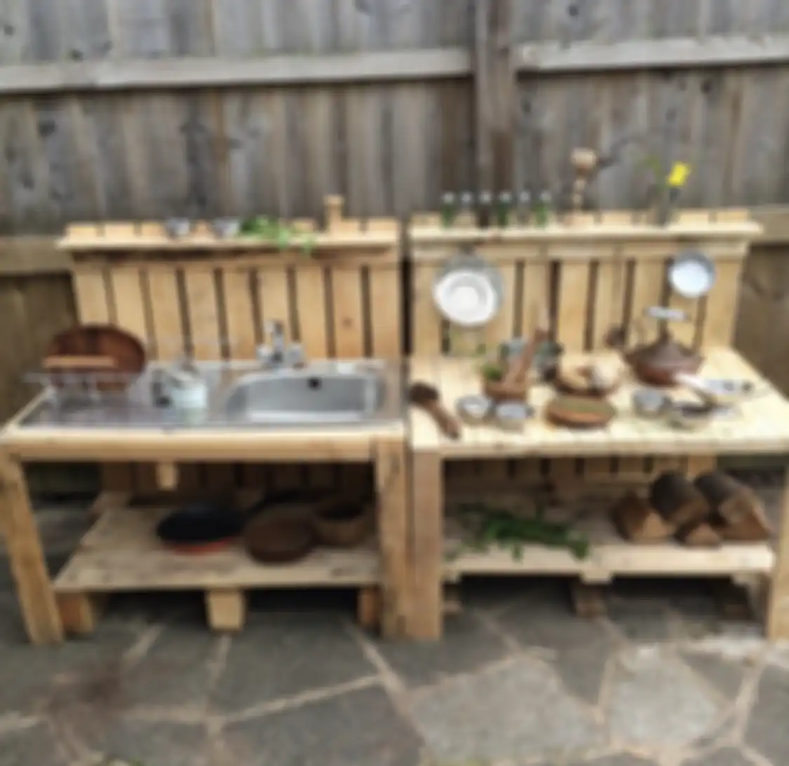 Desain dapur outdoor bikin para tamu ketagihan ikut pesta barbeque. Ini 7 foto inspirasinya. Taman sempit pun jadi.
