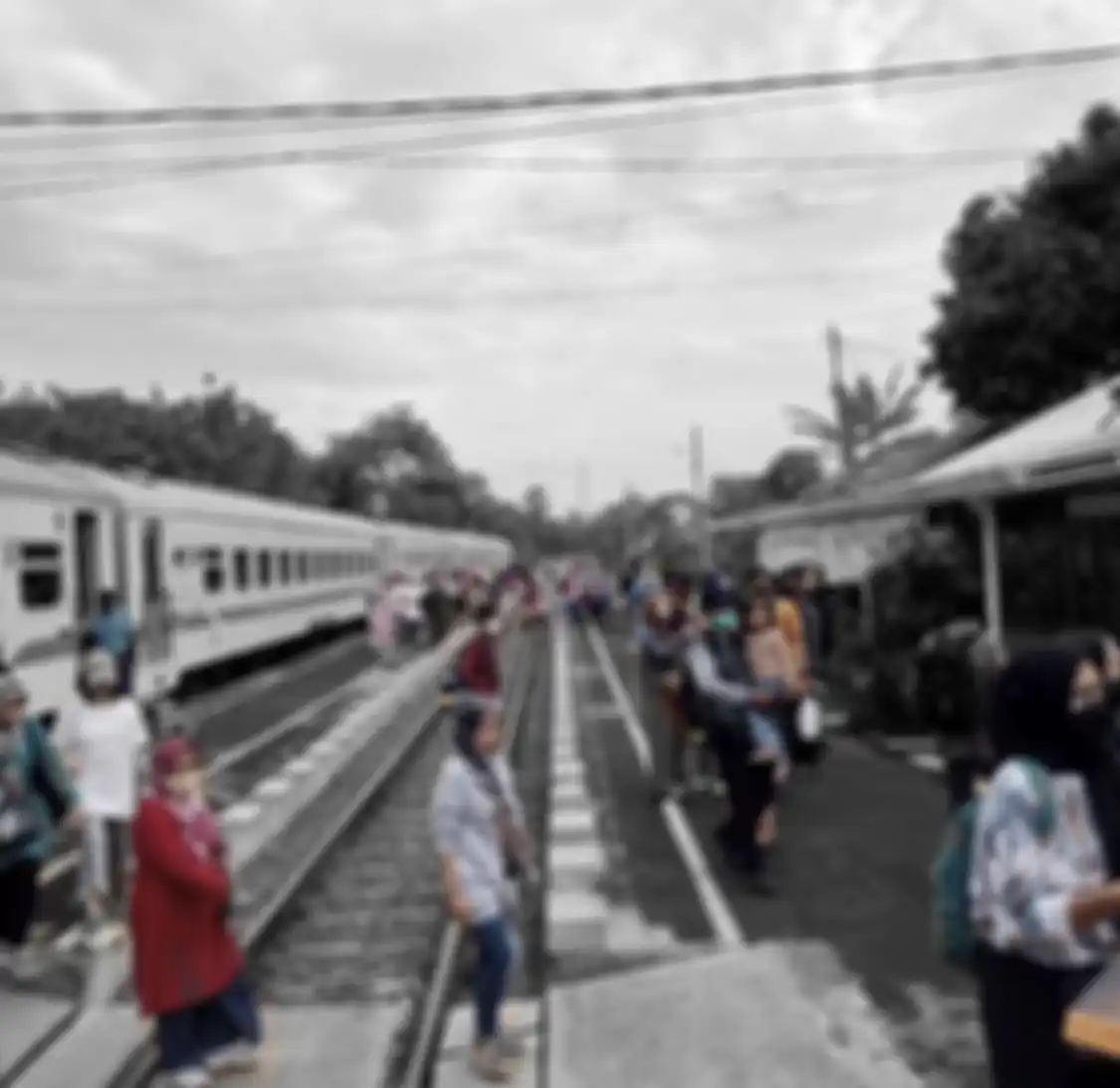 Inilah 6 tempat wisata seru yang berada di dekat stasiun kereta api. Semuanya bikin hati tergoda untuk berburu foto aesthetic. 