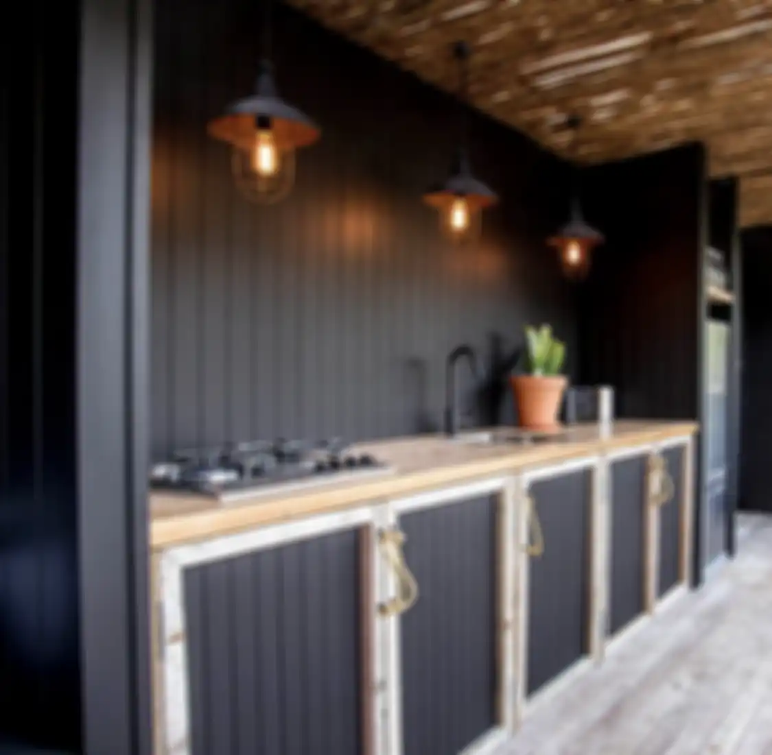 Desain dapur outdoor bikin para tamu ketagihan ikut pesta barbeque. Ini 7 foto inspirasinya. Taman sempit pun jadi.