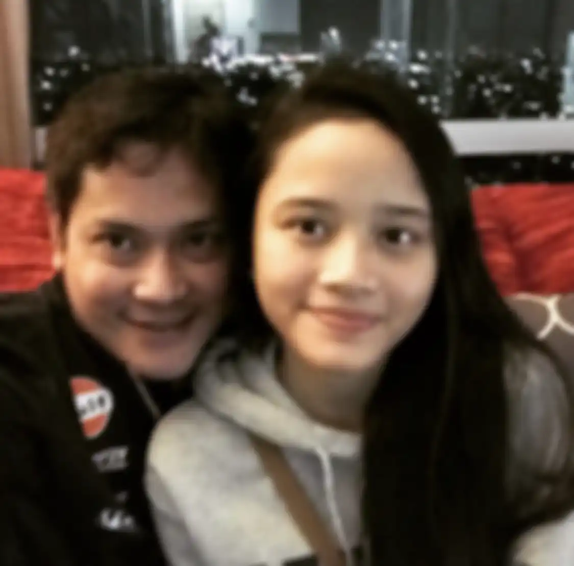 Setelah cerai dari pengusaha tajir, Onky Alexander dikabarkan menjual rumah mewahnya. 