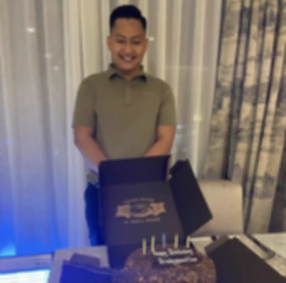 Bripka Ricky senior Bharada E mengaku melihat Brigadir J terkapar. Namun, dia gagal menjawab pertanyaan kunci Komnas HAM.