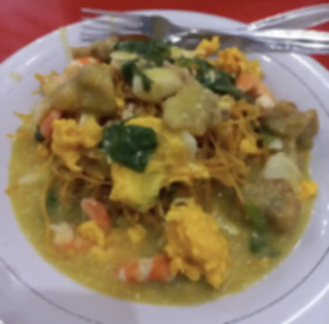 Mencari sarapan enak di Makassar, kita wajib mencicipi 4 tempat wisata kuliner dengan sajian menu mi titi. Ini foto sajiannya.