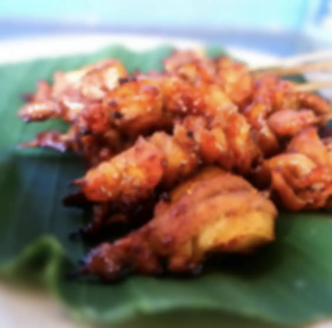 Sate Ayam Pak Dji Pati punya cita rasa berbeda dengan sate ayam lain. Ciri khasnyam bumbu dan varian satenya.