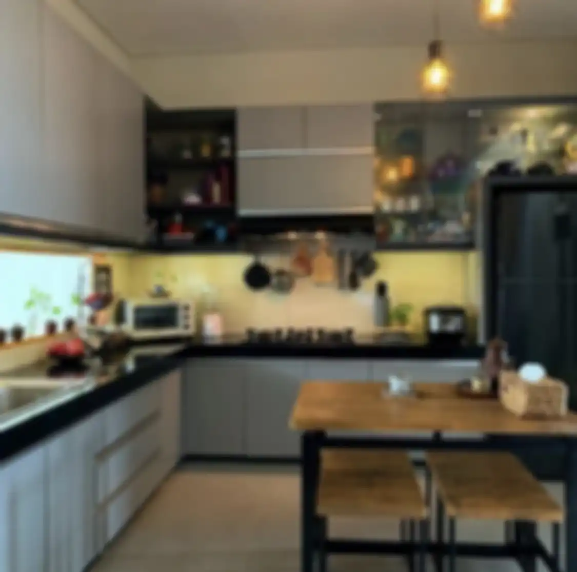 Desain dapur mungil ditata dengan trik berbeda agar tampilannya sedap dipandang. Foto interiornya bikin melongo.