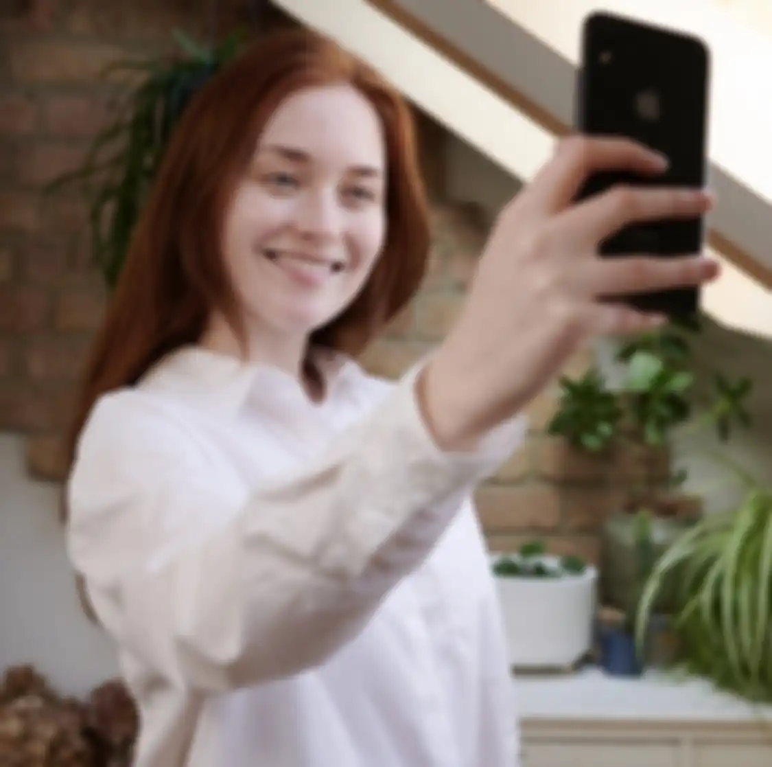 13 cara foto selfie yang bikin wajah kita tampak lain dari biasanya. Yuk, kita coba sekarang.