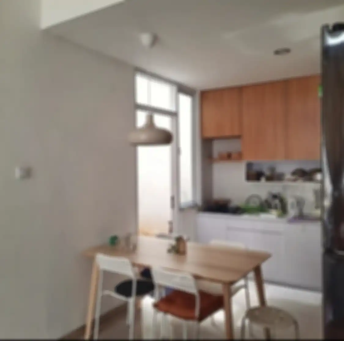 Desain dapur mungil yang makin estetik dengan sentuhan gaya begini bikin enggak nyangka. Foto hasilnya jadi referensi.