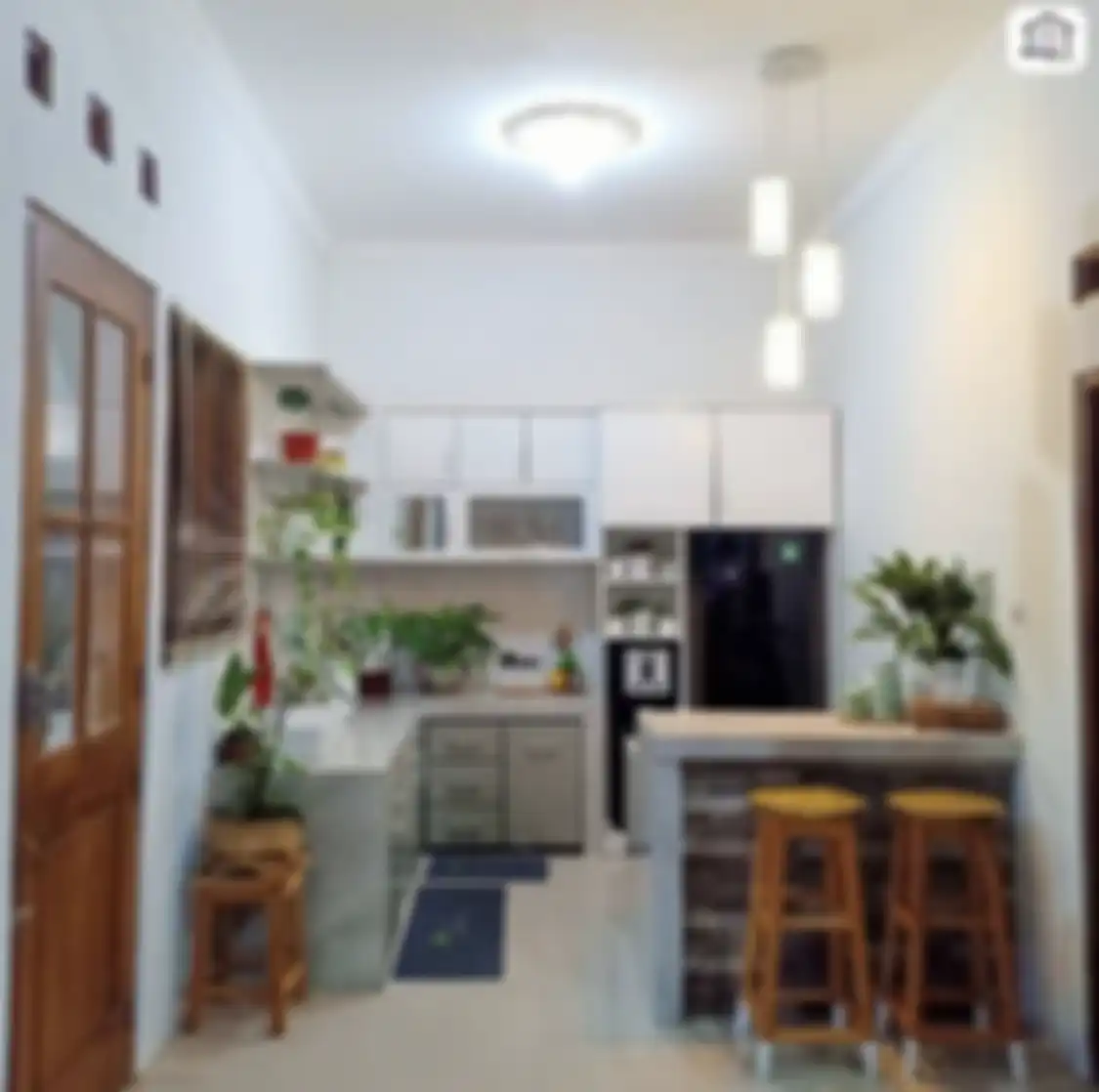 Wajah pemilik rumah mungil semakin berseri-seri gara-gara meniru desain plafon dapur modern ini. 8 foto inspirasinya jadi dibahas.