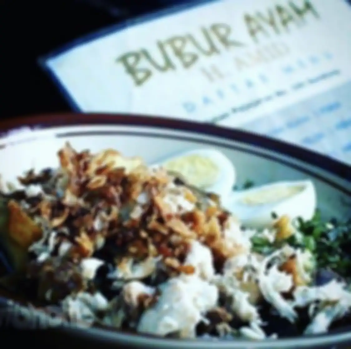 Ini 5 foto tempat wisata kuliner di Bandung yang menyajikan spesialisasi bubur ayam. Bisa sarapan enak lho!