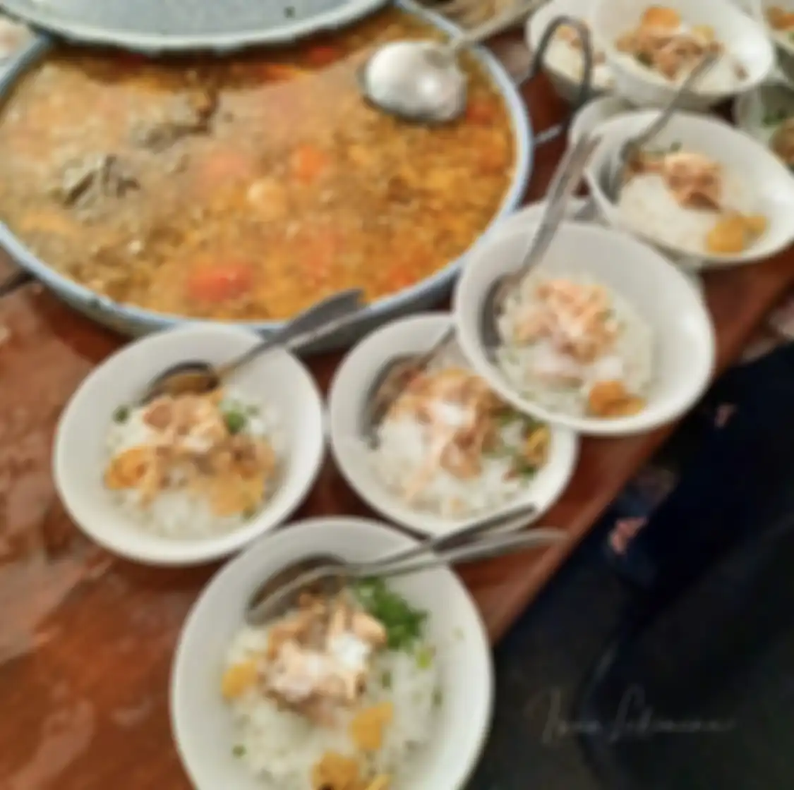 Inilah rekomendasi 5 tempat wisata kuliner di Solo yang dijamin cocok buat sarapan enak. Lihat yuk foto rekomendasinya.