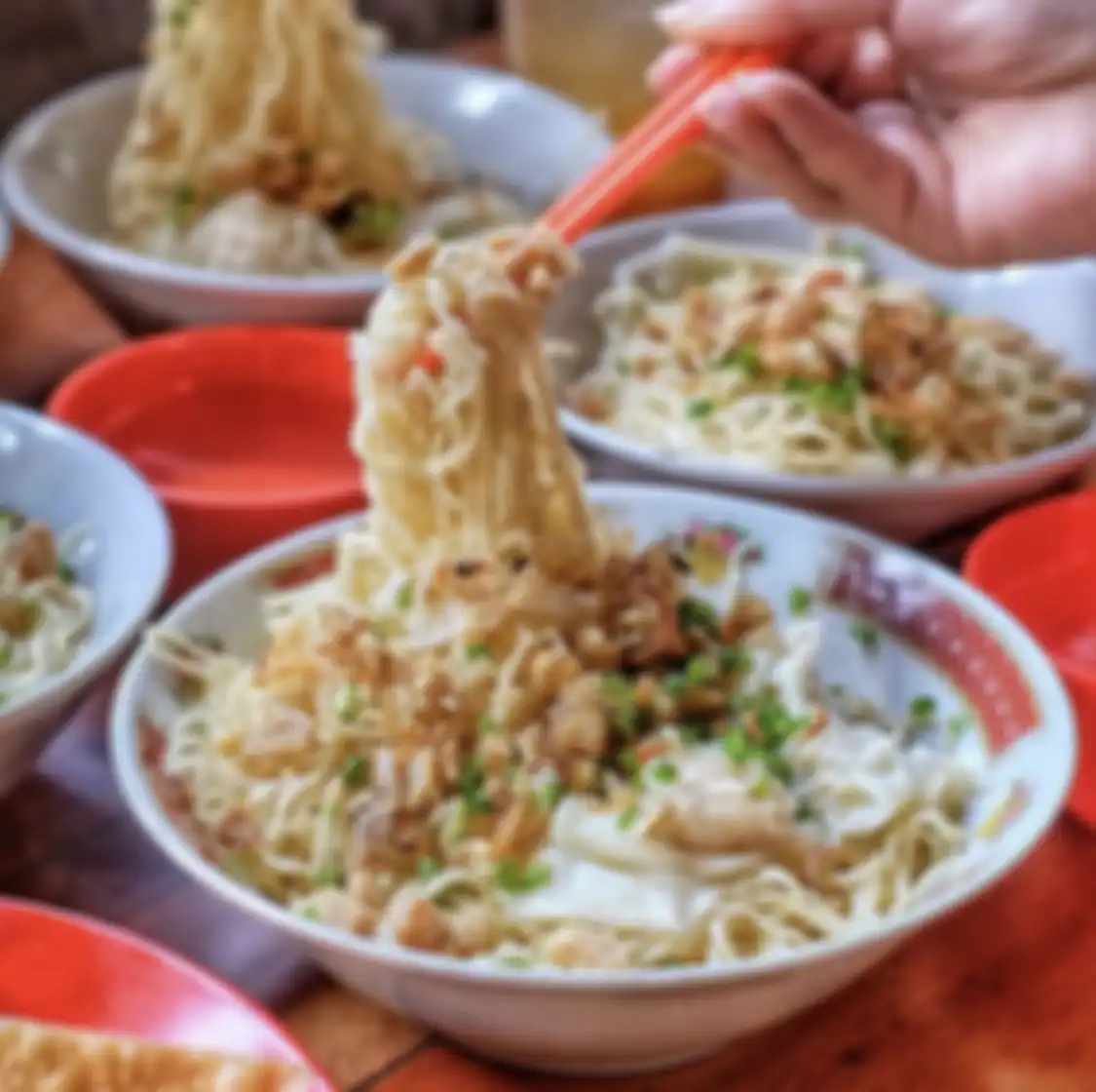 5 tempat wisata kuliner di Jogja ini wajib didatangi lantaran menyajikan menu makan siang enak. Intip yuk foto khasnya. 