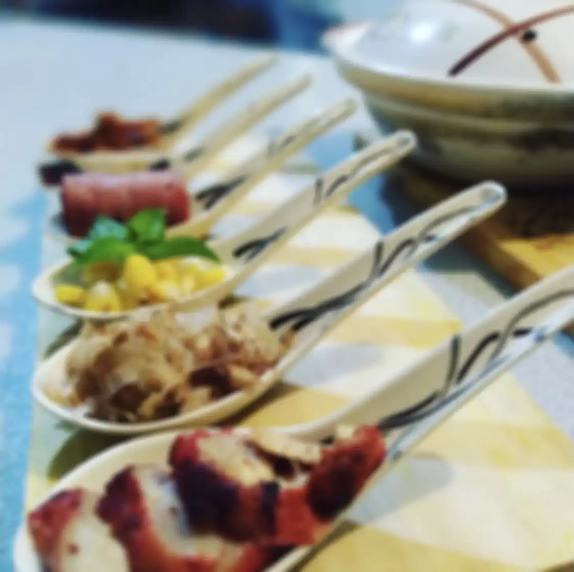 Inilah 5 tempat wisata kuliner di Solo yang menyajikan bubur ayam untuk menjadi menu sarapan enak. Intip yuk foto menunya. 