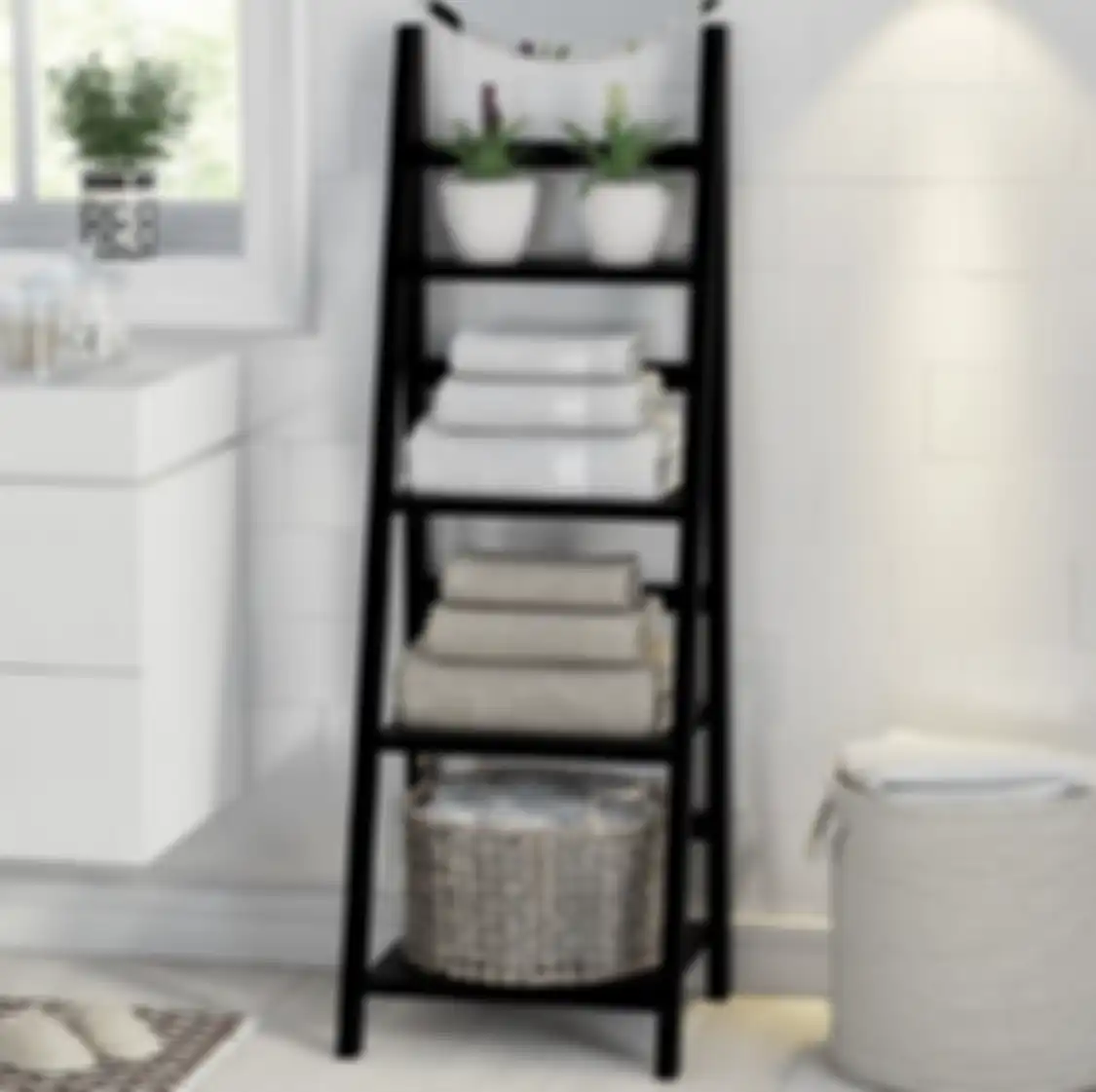 Pemilik rumah tak perlu repot mendesain ulang kamar mandi. 5 trik unik menyimpan handuk bikin foto tampilannya berubah total.