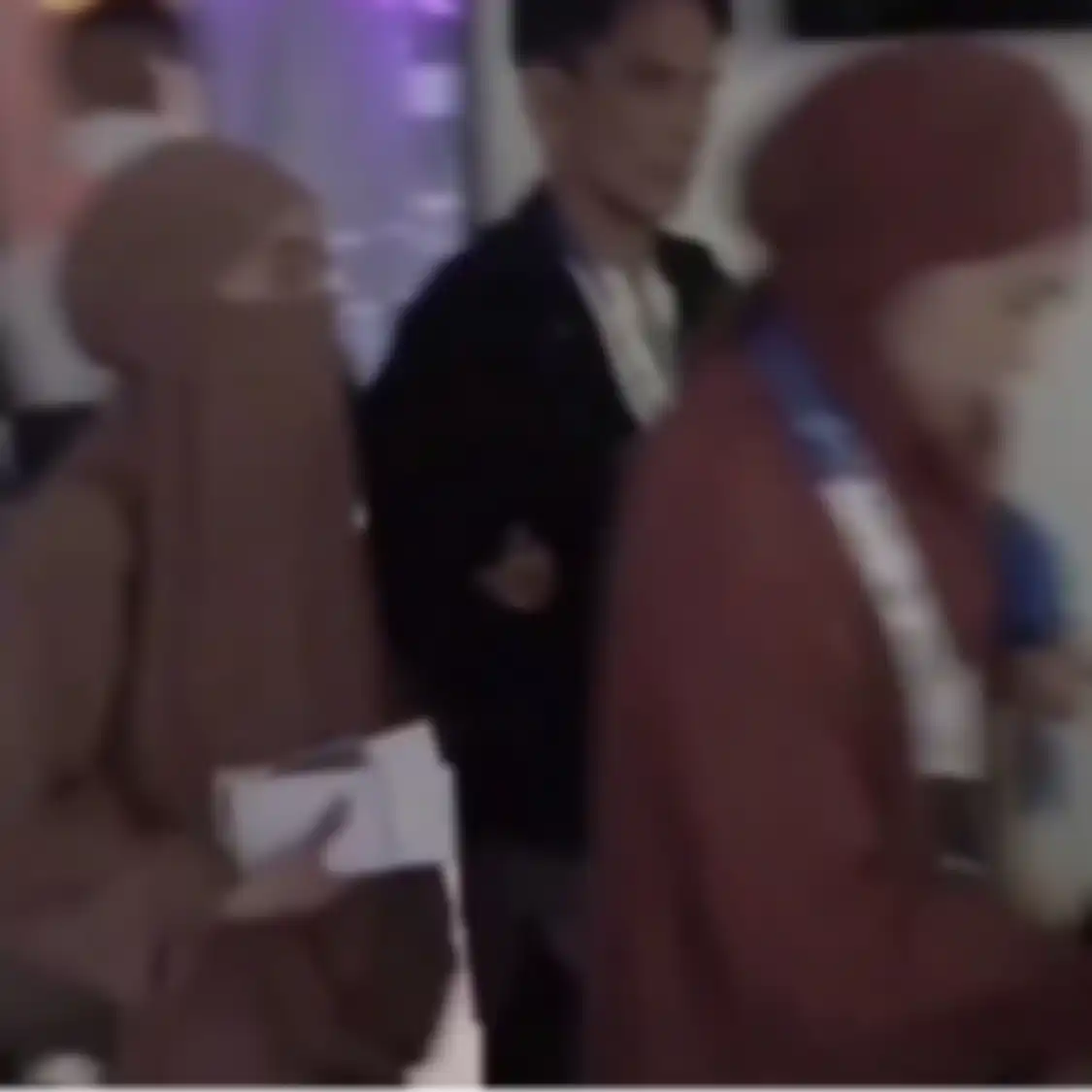 Ini sosok yang meminta Lesti Kejora pergi umrah di Tanah Suci. Foto istri Rizky Billar terus menempel sang ayah viral di media sosial.