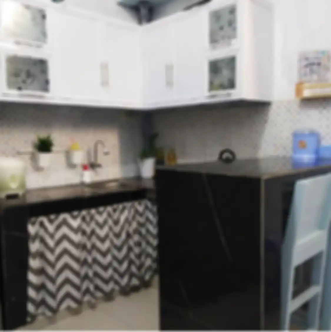 Desain dapur kecil rumah subsidi bikin lahan sempit jadi berkash. Mata Ibu-ibu sampai terbelalak lihat foto aplikasinya seperti begini.
