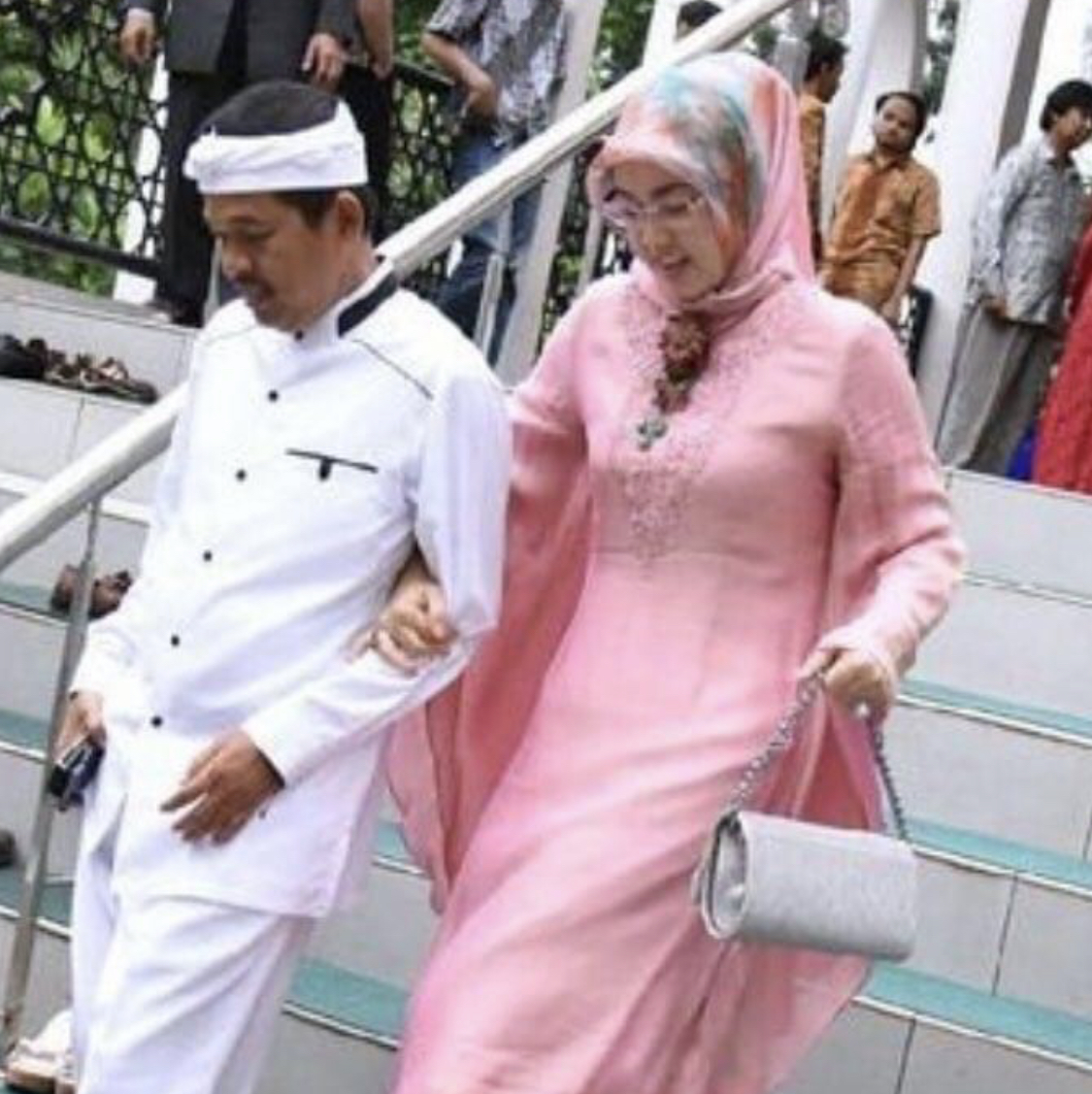 Bupati Purwakarta Anne Ratna Mustika sudah siap menjanda? Istri Dedi Mulyadi ini ternyata punya harta mencapai Rp 10 miliar. 