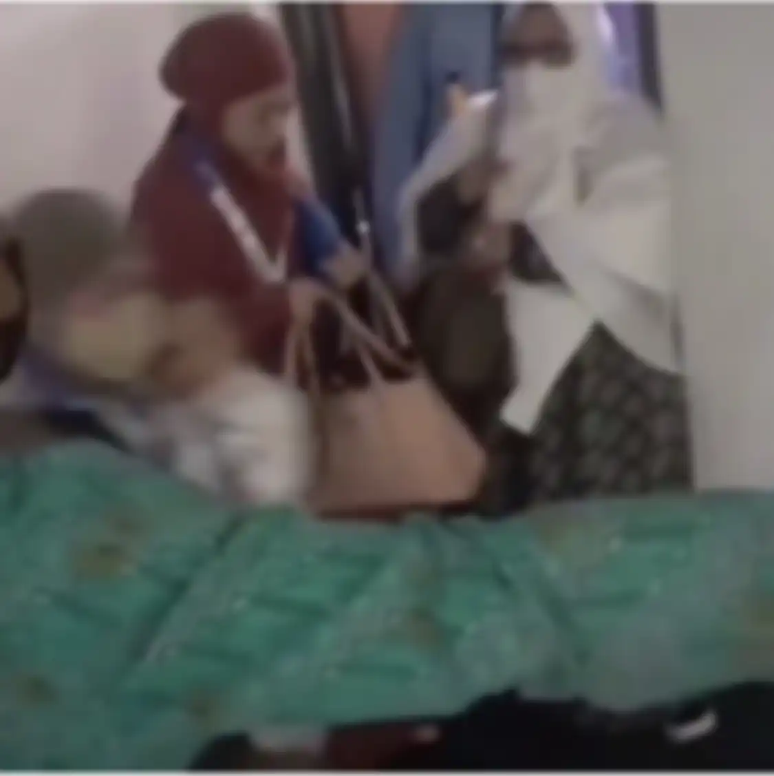 Ini sosok yang meminta Lesti Kejora pergi umrah di Tanah Suci. Foto istri Rizky Billar terus menempel sang ayah viral di media sosial.