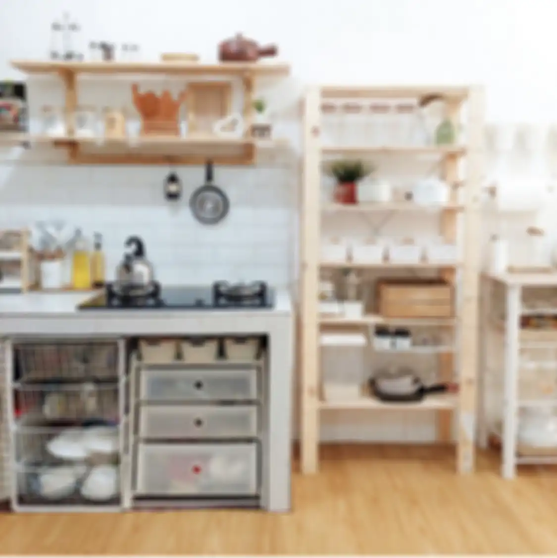 Desain kolong dapur sederhana nerhasil bikin Ibu-ibu melongo. Area memasak tanpa kitchen set tampak cantik. 7 foto aplikasinya jadi bukti.