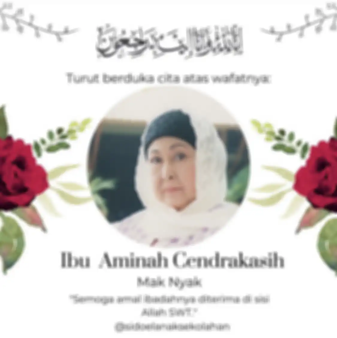Kabar duka datang dari Rano Karno. Maknyak Aminah Cendrakasih meninggal dunia.Satu per satu foto pemain Si Doel tinggal kenangan.