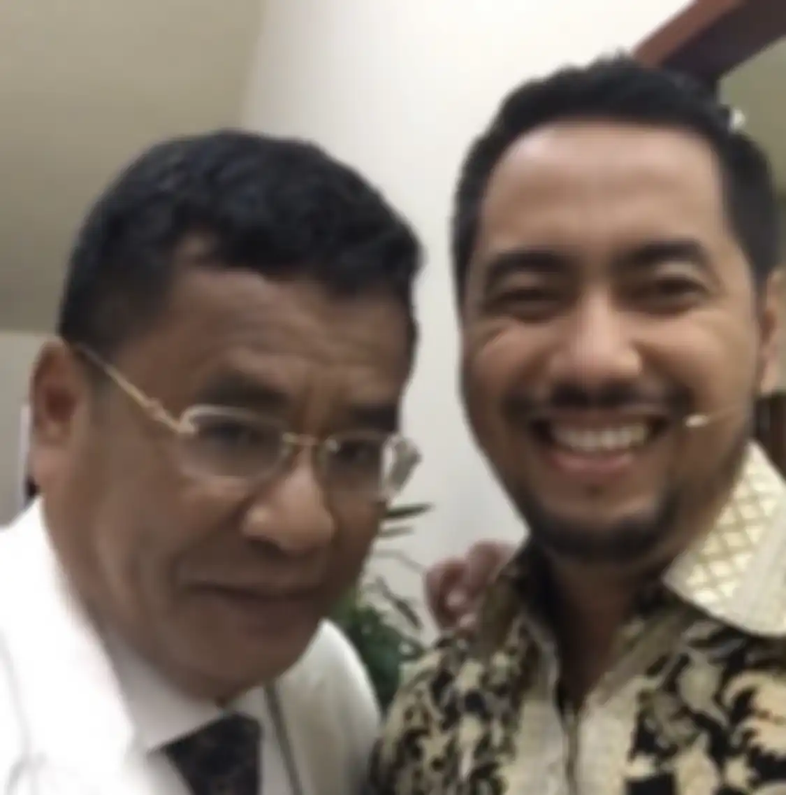 Sunan Kalijaga meminta netizen stop mengadu domba antara dia dan kedua pengacara senior, Razman dan Hotman.