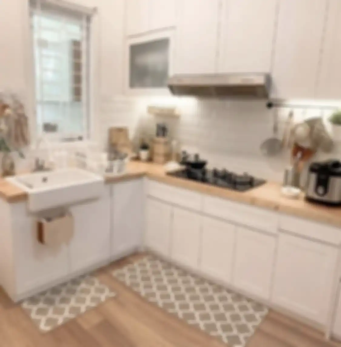 Begini trik desain dapur kotor dengan penampilan yang terlihat aesthetic. Rahasia foto interior rumah minimalis terbongkar.