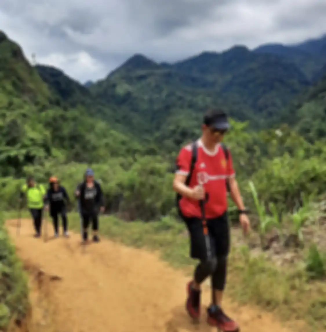 5 foto cantik tempat wisata alam di Bogor yang cocok buat trekking santai bareng pasangan atau keluarga.
