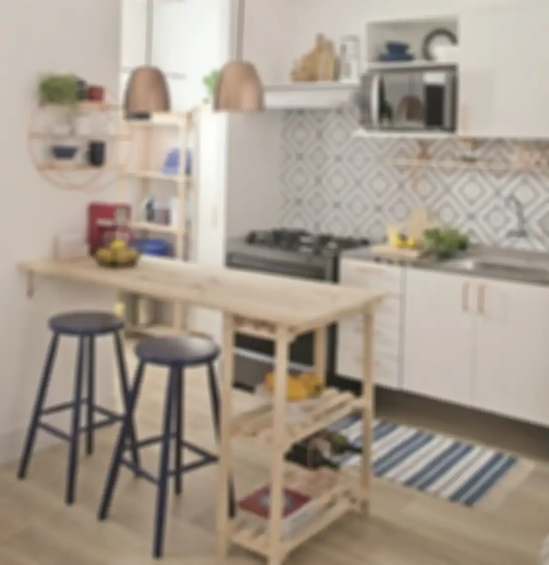 Desain dapur mungil sengaja mengadopsi gaya begini hingga foto hasilnya dicontek. Cocok buat interior rumah minimalis.